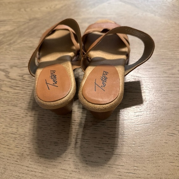 Trotters Women's Heeled Sandals Sand Nubuck 8.5M - Picture 3 of 4